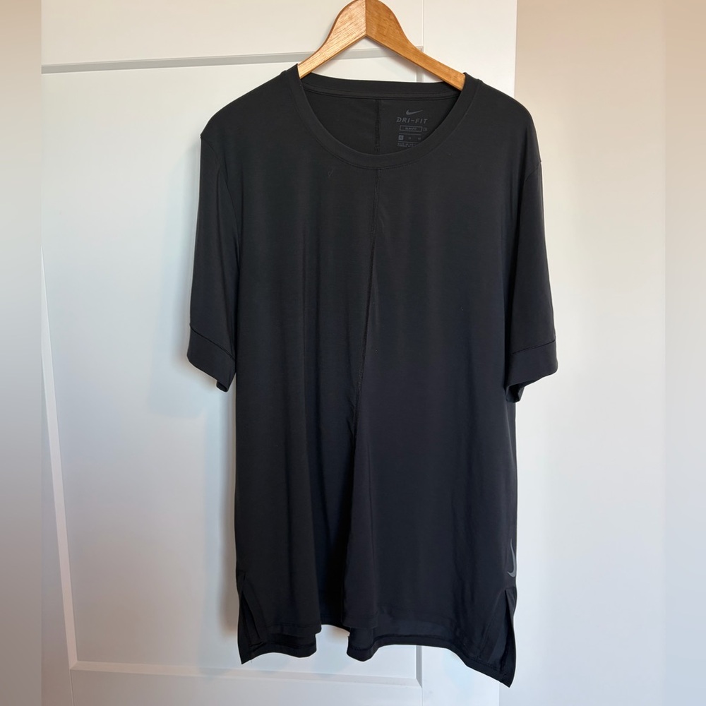 Nike dry fit T-shirt slim fit men’s XL